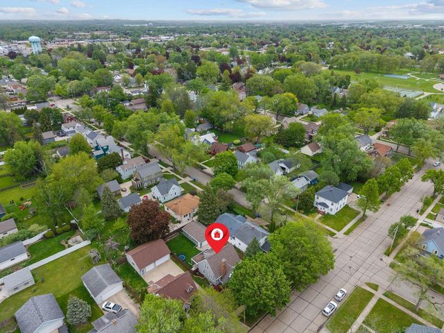 208 W PARKWAY BOULEVARD, Appleton, WI 54911
