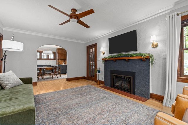 208 W PARKWAY BOULEVARD, Appleton, WI 54911