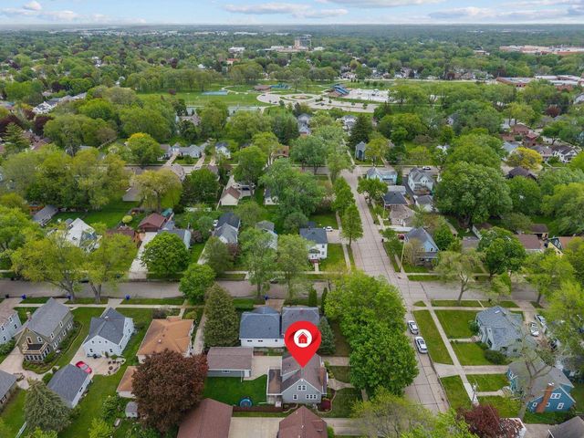 208 W PARKWAY BOULEVARD, Appleton, WI 54911