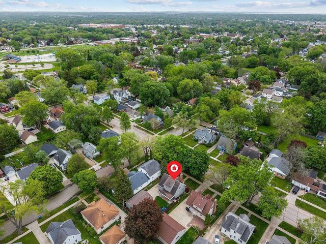 208 W PARKWAY BOULEVARD, Appleton, WI 54911