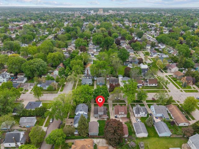 208 W PARKWAY BOULEVARD, Appleton, WI 54911