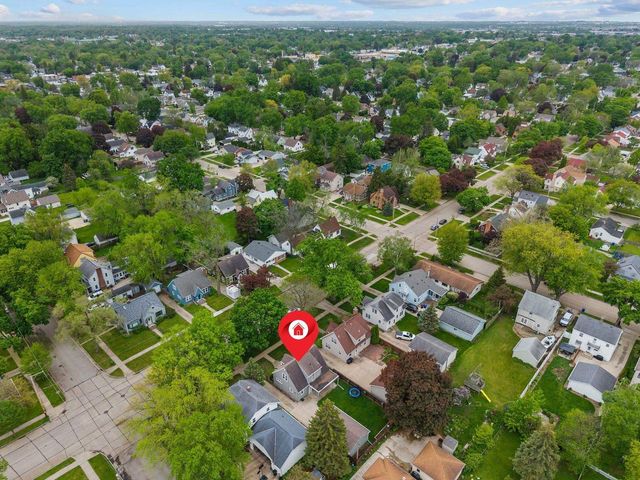208 W PARKWAY BOULEVARD, Appleton, WI 54911
