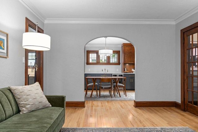 208 W PARKWAY BOULEVARD, Appleton, WI 54911