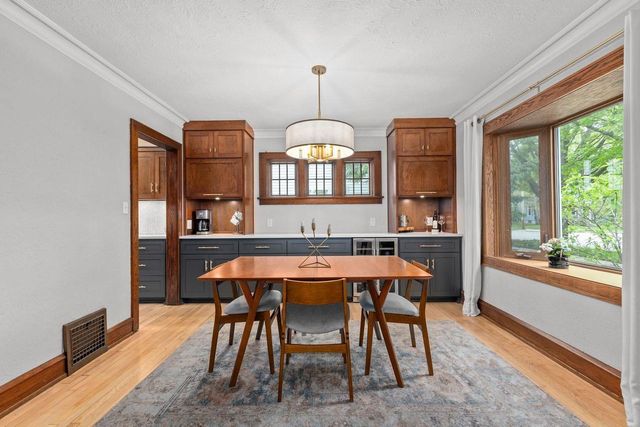 208 W PARKWAY BOULEVARD, Appleton, WI 54911