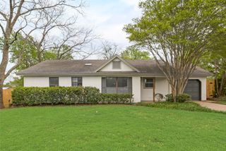 907 Melanie Lane, Keene, TX 76059