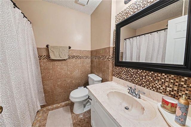 4123 N Troost Avenue, Kansas City, MO 64116