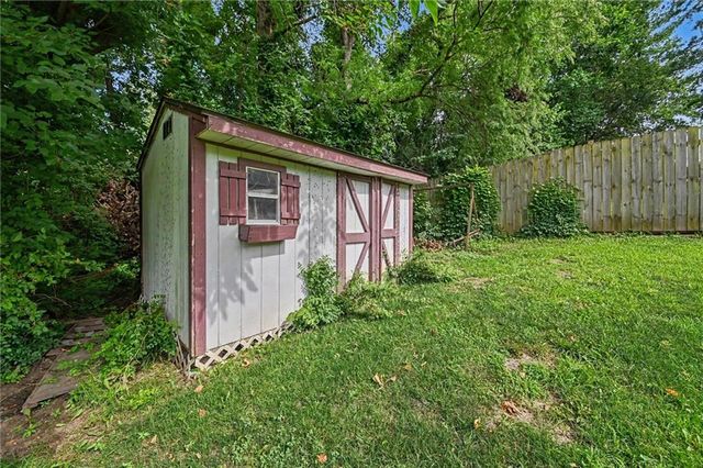 4123 N Troost Avenue, Kansas City, MO 64116