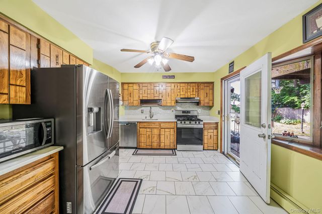 128 Avenue B, Holbrook, NY 11741