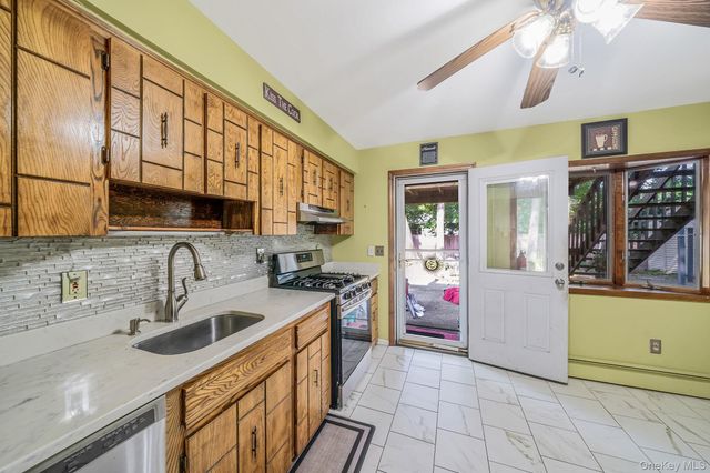 128 Avenue B, Holbrook, NY 11741