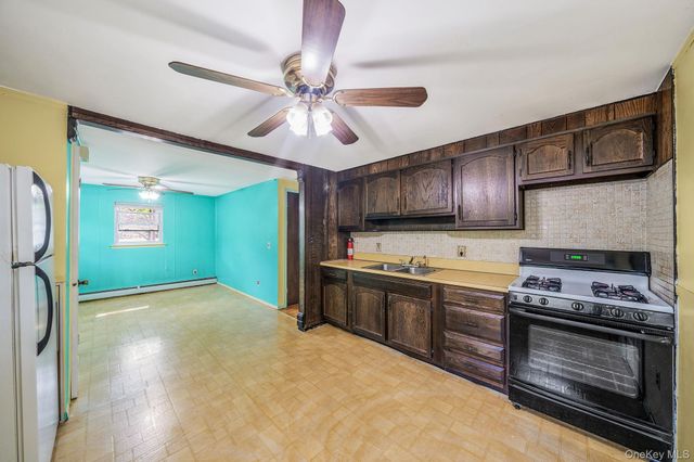 128 Avenue B, Holbrook, NY 11741