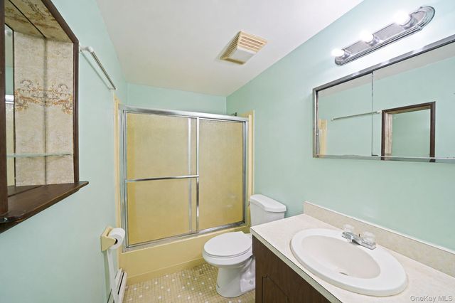 128 Avenue B, Holbrook, NY 11741