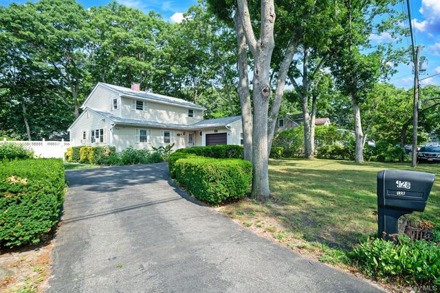 128 Avenue B, Holbrook, NY 11741