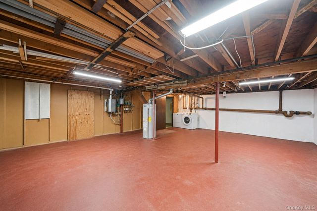 128 Avenue B, Holbrook, NY 11741
