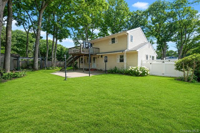 128 Avenue B, Holbrook, NY 11741