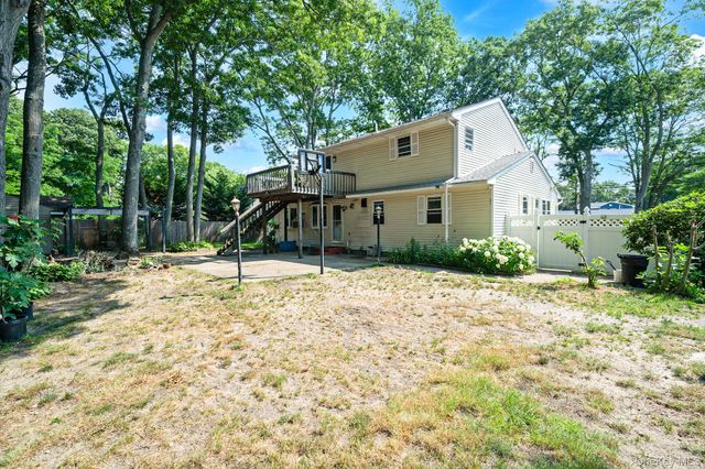 128 Avenue B, Holbrook, NY 11741