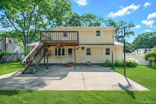 128 Avenue B, Holbrook, NY 11741