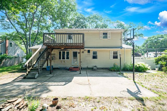 128 Avenue B, Holbrook, NY 11741