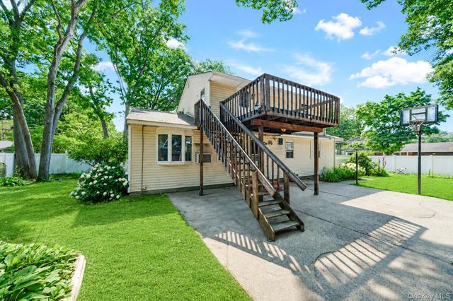 128 Avenue B, Holbrook, NY 11741