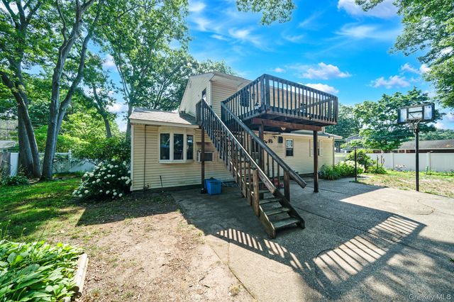 128 Avenue B, Holbrook, NY 11741