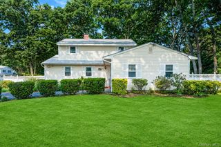 128 Avenue B, Holbrook, NY 11741