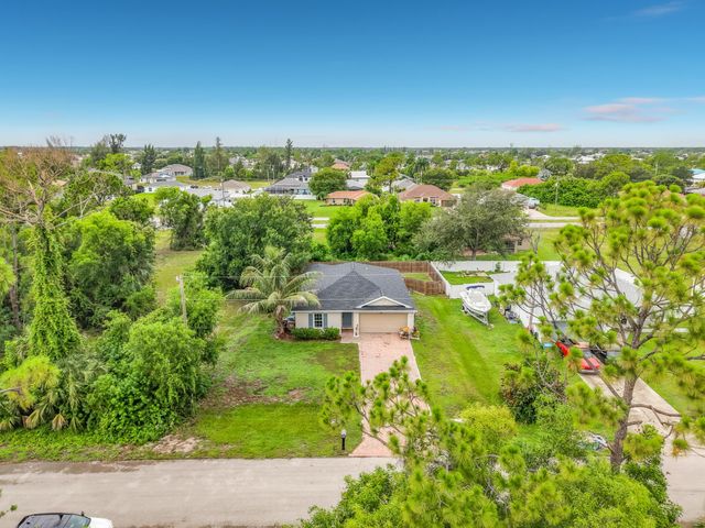 4306 NE 24TH Place, Cape Coral, FL 33909