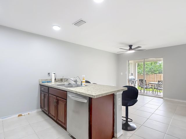 4306 NE 24TH Place, Cape Coral, FL 33909