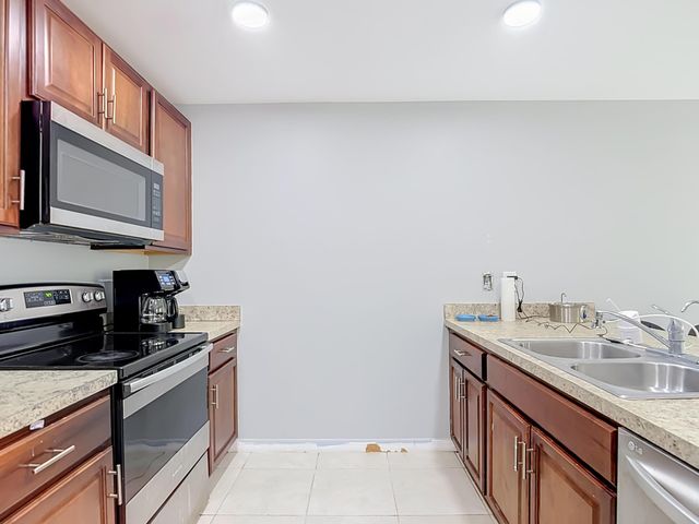 4306 NE 24TH Place, Cape Coral, FL 33909