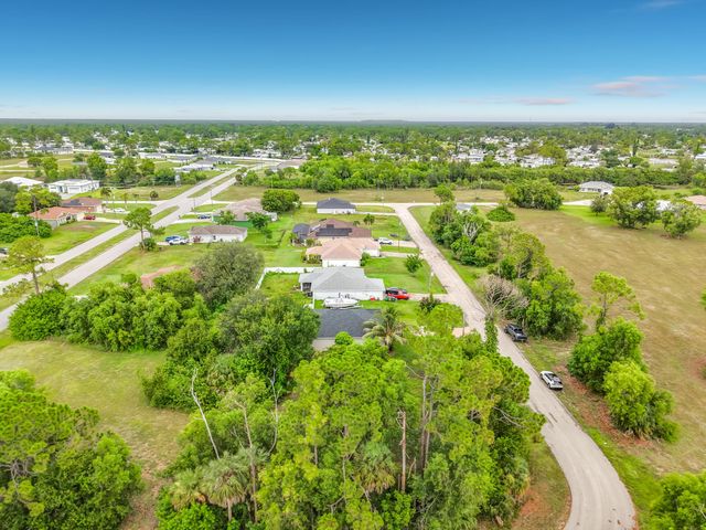 4306 NE 24TH Place, Cape Coral, FL 33909
