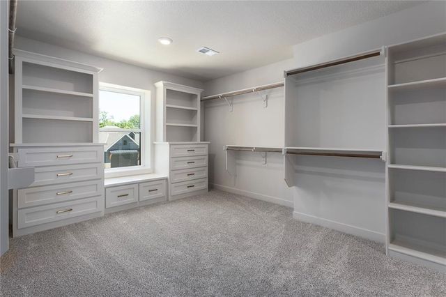 5518 NW Thousand Oaks Drive, Parkville, MO 64152