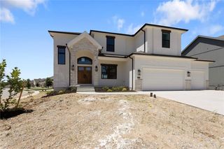 5518 NW Thousand Oaks Drive, Parkville, MO 64152
