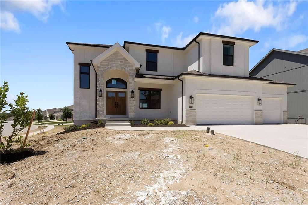 5518 NW Thousand Oaks Drive, Parkville, MO 64152
