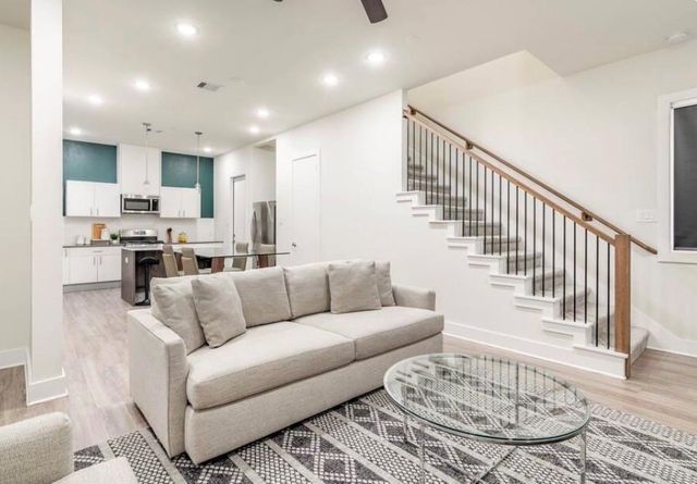 10211 Las Nubes Avenue, Houston, TX 77075