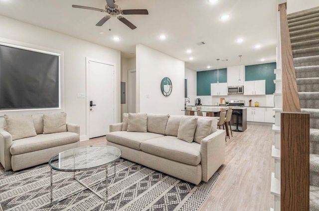 10211 Las Nubes Avenue, Houston, TX 77075