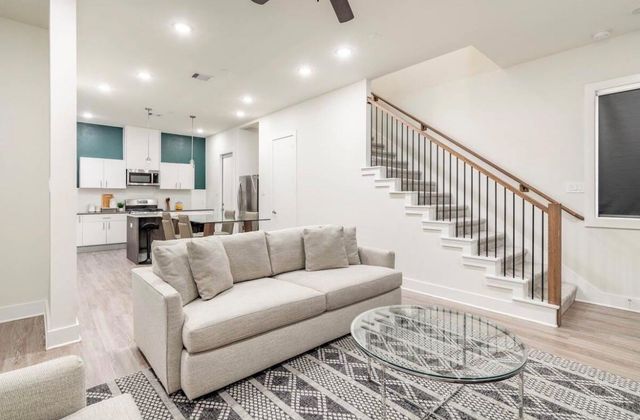 10211 Las Nubes Avenue, Houston, TX 77075