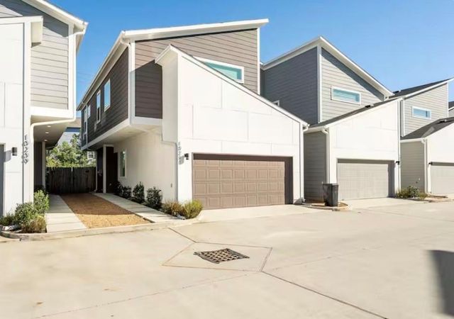 10211 Las Nubes Avenue, Houston, TX 77075