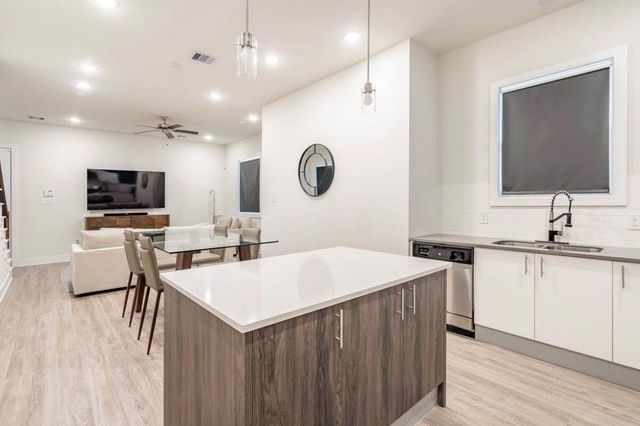 10211 Las Nubes Avenue, Houston, TX 77075