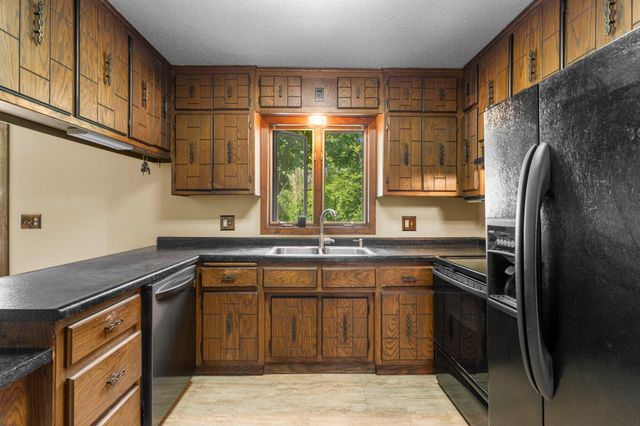 32350 Cedar Crest Trail NE, North Branch, MN 55056
