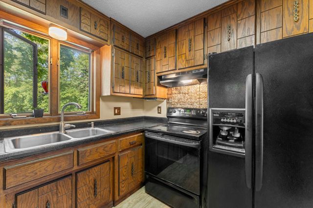 32350 Cedar Crest Trail NE, North Branch, MN 55056