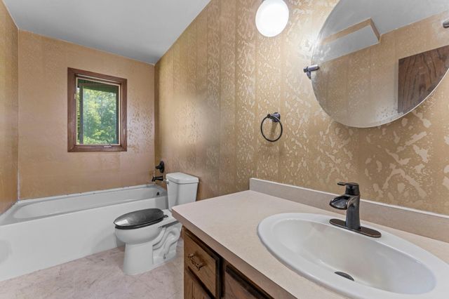 32350 Cedar Crest Trail NE, North Branch, MN 55056