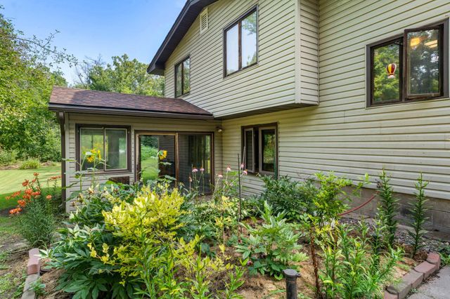 32350 Cedar Crest Trail NE, North Branch, MN 55056