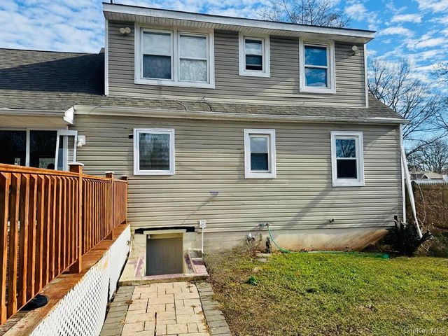 359 Wellwood Drive, Shirley, NY 11967