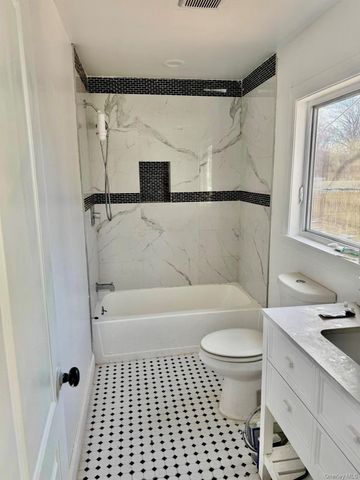 359 Wellwood Drive, Shirley, NY 11967