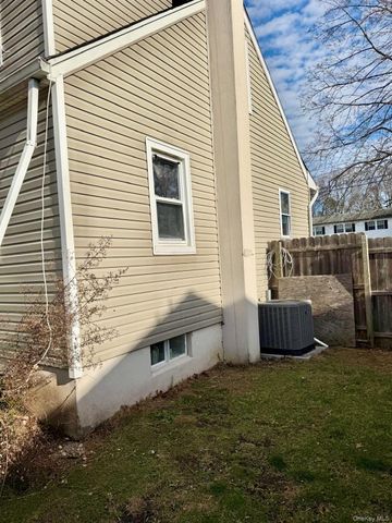 359 Wellwood Drive, Shirley, NY 11967