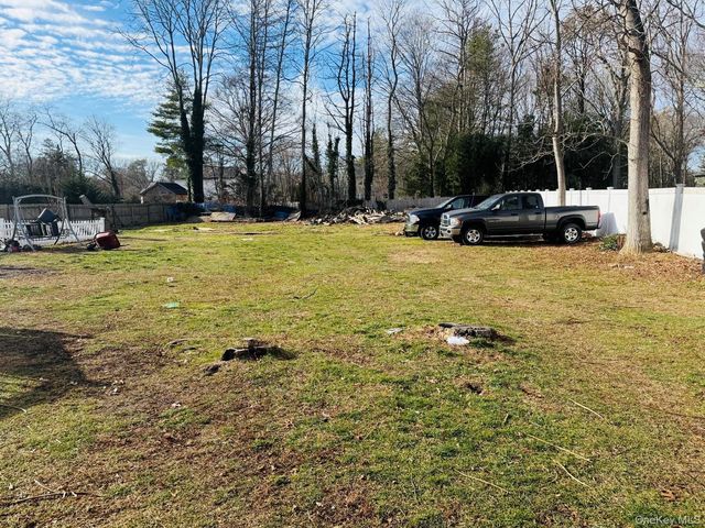 359 Wellwood Drive, Shirley, NY 11967