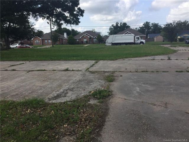 1802 E Prien Lake Road, Lake Charles, LA 70601