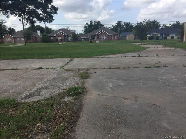 1802 E Prien Lake Road, Lake Charles, LA 70601