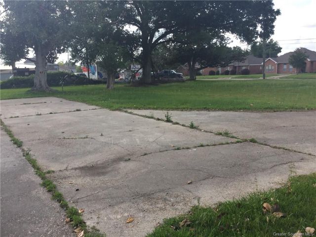 1802 E Prien Lake Road, Lake Charles, LA 70601