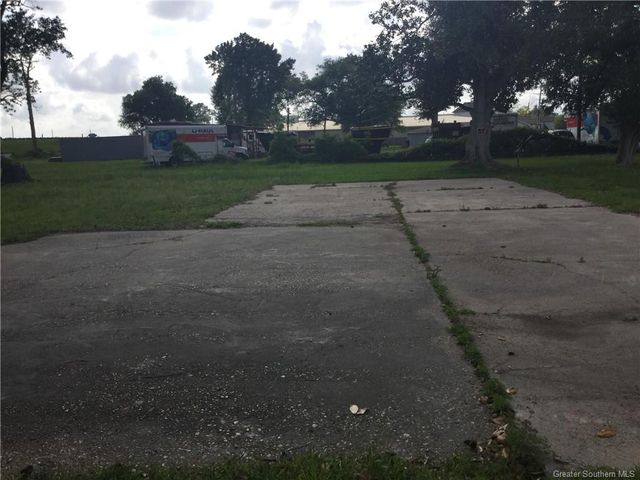 1802 E Prien Lake Road, Lake Charles, LA 70601
