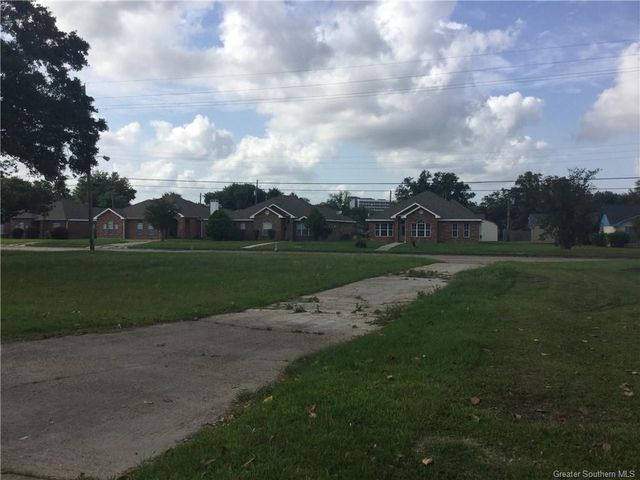 1802 E Prien Lake Road, Lake Charles, LA 70601