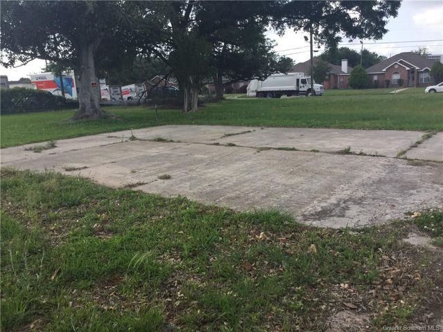 1802 E Prien Lake Road, Lake Charles, LA 70601